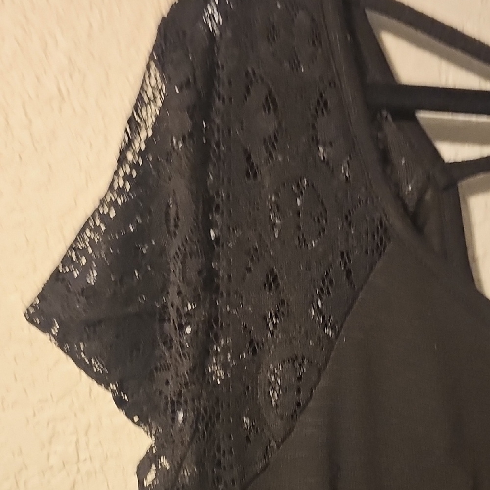 📢5 For $20 No Boundaries Black Ruched Backless Tee - Picture 3 of 5